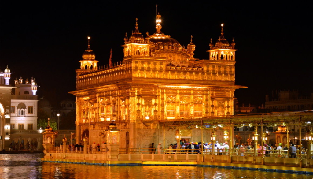 Golden Temple at night 1160x665